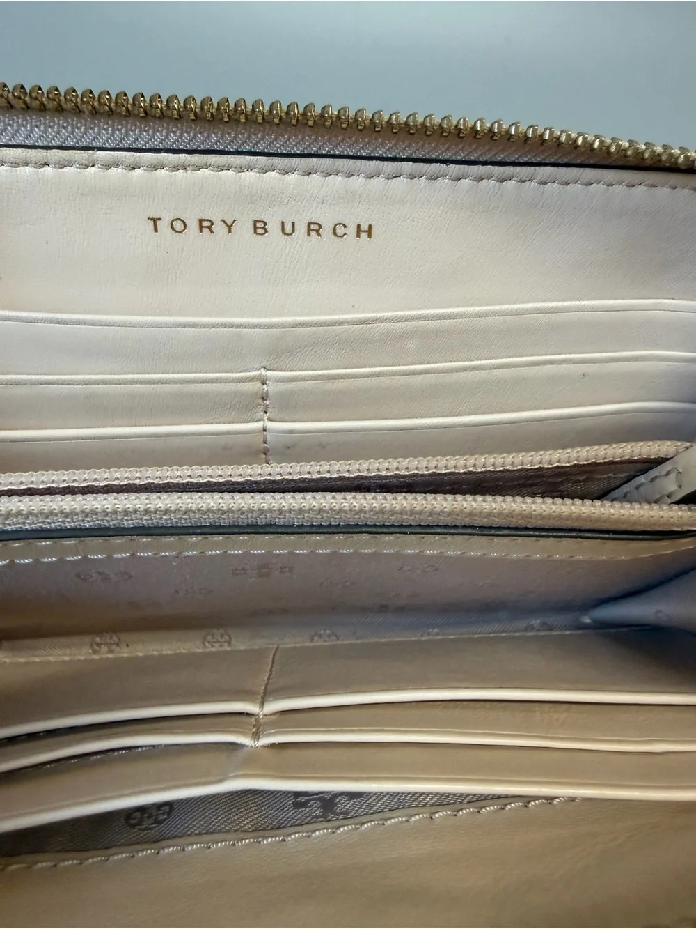 Tory Burch Leather Embossed Monogram zip wallet Off white